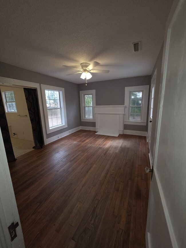 Building Photo - 705 E Water Ave