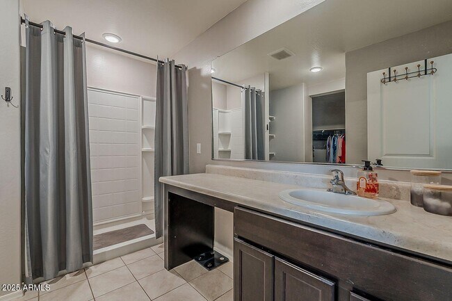 Building Photo - 8721 S 253rd Dr