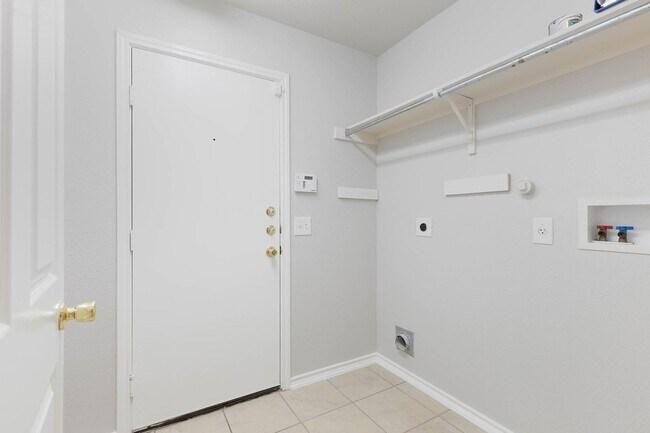 Building Photo - Rare 5 Bedroom Home Available for Immediate Move In w/downstairs Master Bedroom