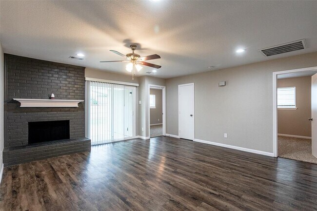 Building Photo - 10541 Cradlerock Dr