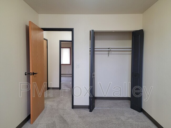 Building Photo - 104 Sycamore St