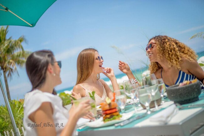 Building Photo - 15901 Collins Ave