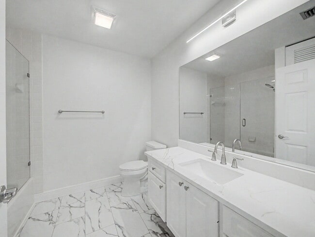 Building Photo - 303 Leeward Dr