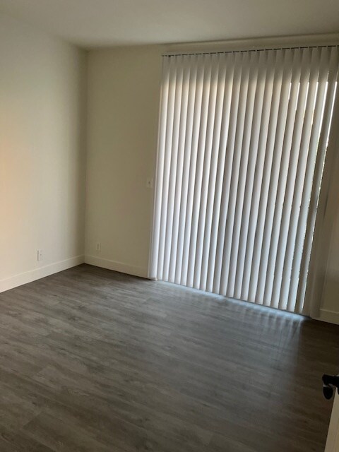 Building Photo - 825 S Harvard Blvd