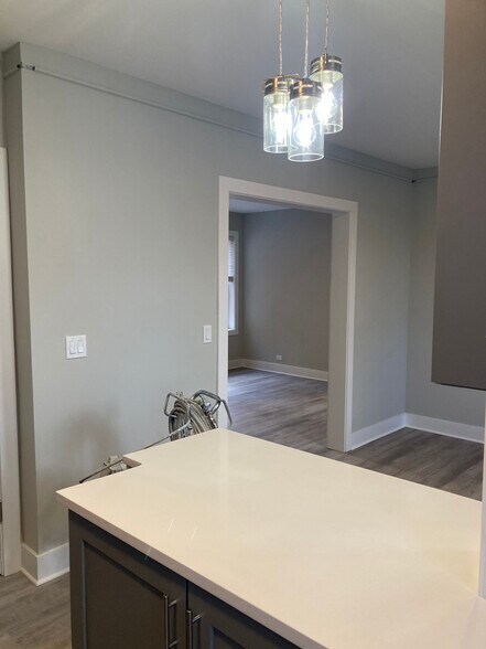 Building Photo - 372 Hazel Ave