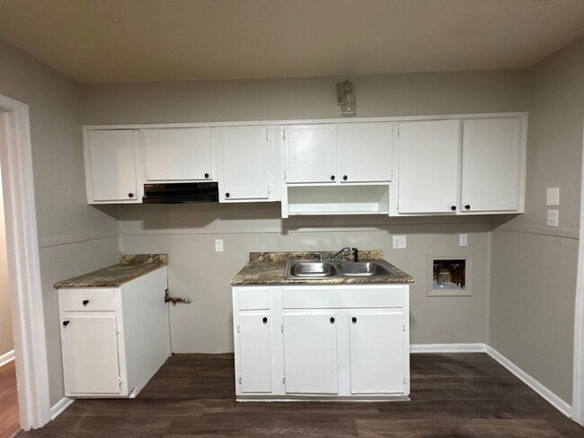 Building Photo - Newly Renovated Home In Frayser - Open To Section 8