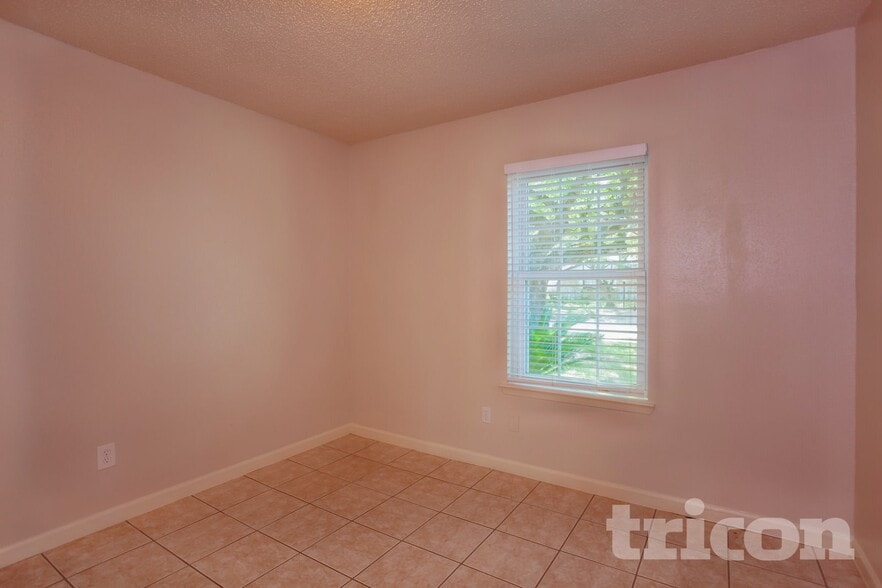 Building Photo - 22510 Leedstown Ln