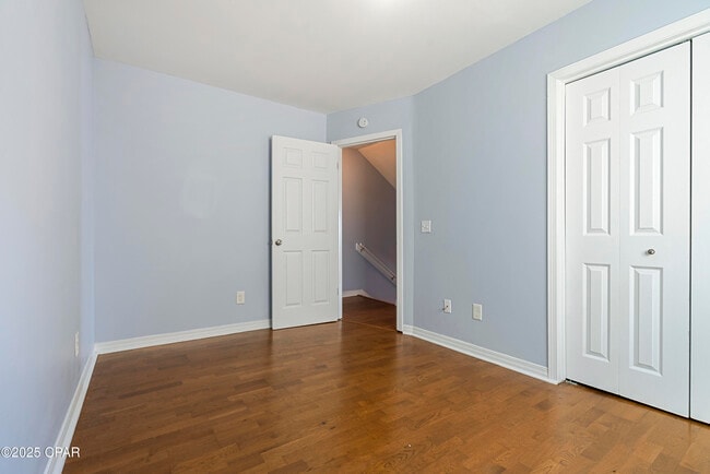 Building Photo - 6453 Oak Shr Dr