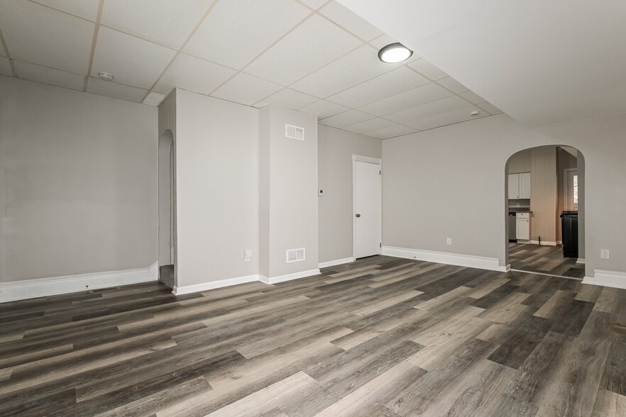 Building Photo - 1009 Woods Run Ave