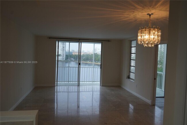 Building Photo - 2999 Point E Dr