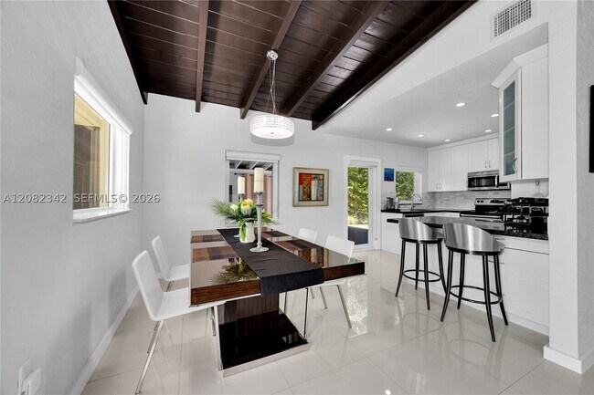 Building Photo - 6843 SW 53rd St