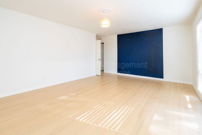 Building Photo - 6002 E 8th St N