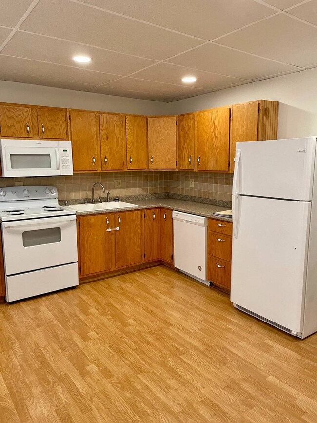 Building Photo - 268 Guy Park Ave