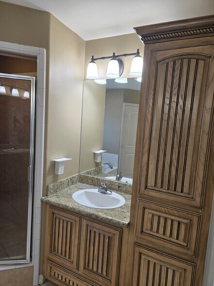 Building Photo - 3711 Timberwood Dr