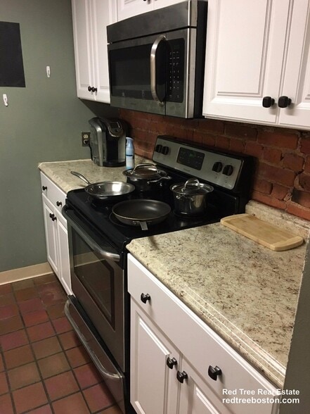 Building Photo - 103 Gainsborough St