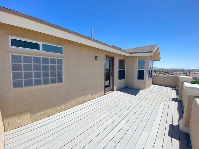Building Photo - West El Paso LARGE 4bed/3.5bath 3 Car Garage Home-VIEWS!