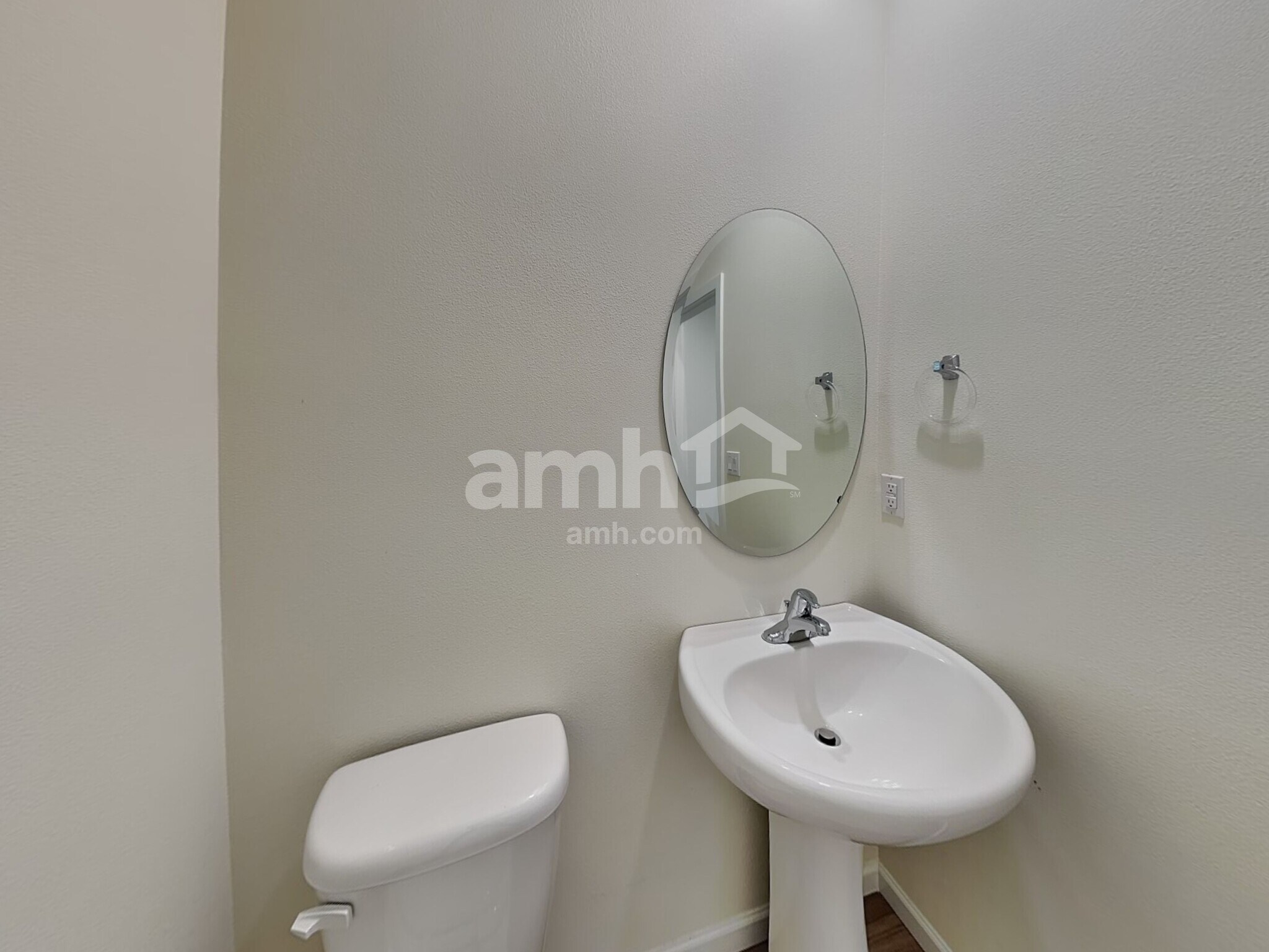 Building Photo - 1221 W 17th Ave