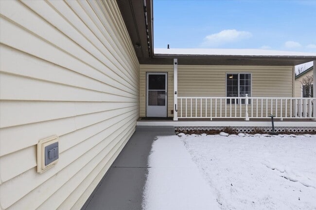 Building Photo - 6743 Kamloops Dr