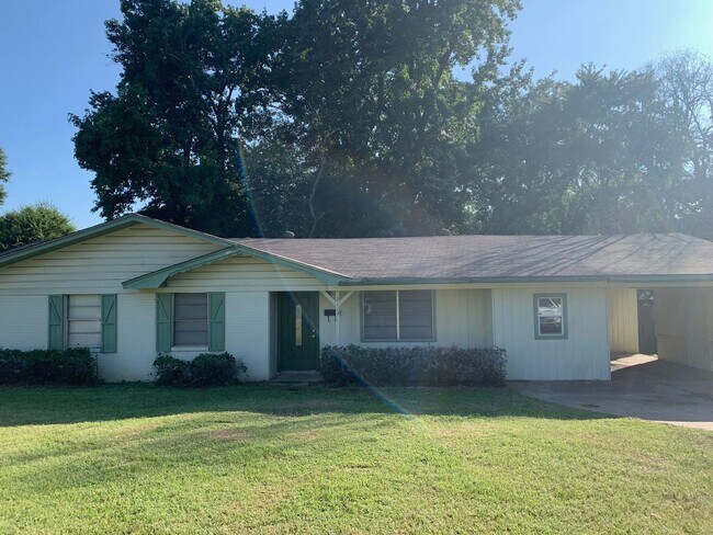 Building Photo - Coming Soon: 4 Bedroom 2 Bath home in Tyler!