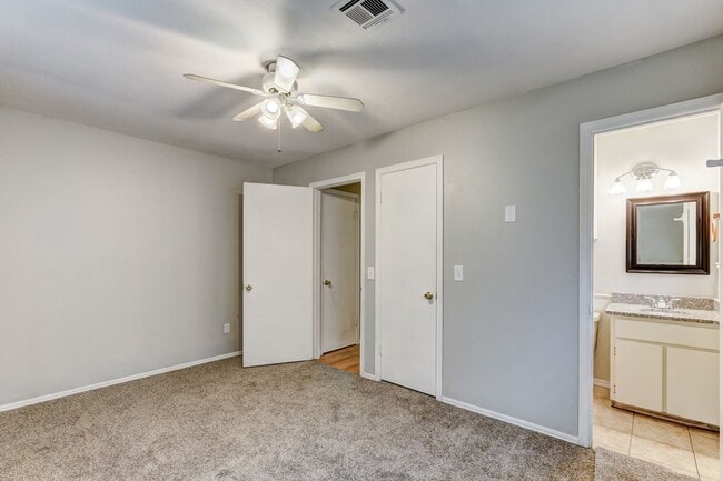 Building Photo - 347 W Cedar Dr