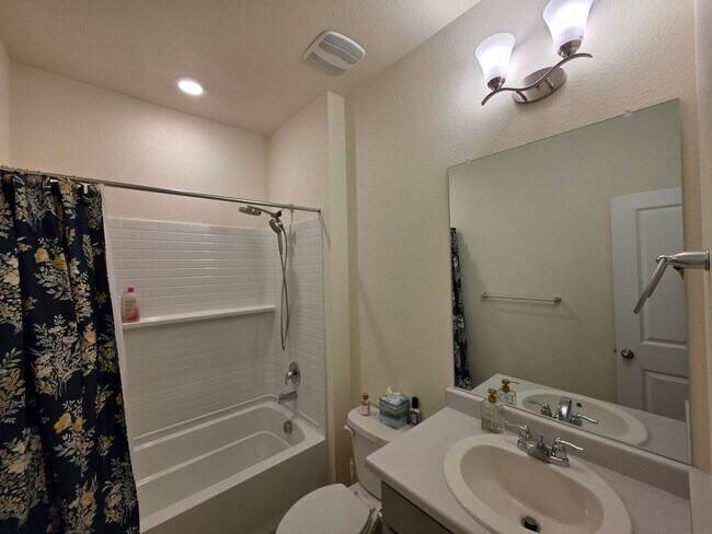 Building Photo - Beautiful Newer Build 3 Bedroom Home in Be...