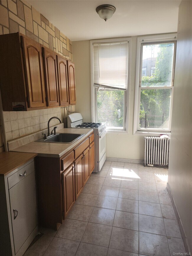 Building Photo - 60-42-60-67 67th Ave