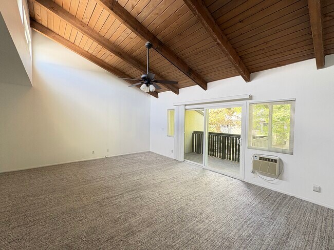 Living room - 5001 Stoney Creek Rd