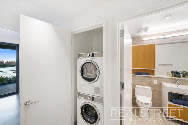 Building Photo - NO FEE Luxury Waterfront 2 Bedroom with wrap around terrace!