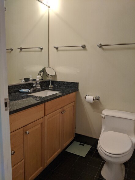 Building Photo - 70 W Huron St