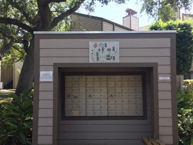 Building Photo - 7114 N Holiday Dr