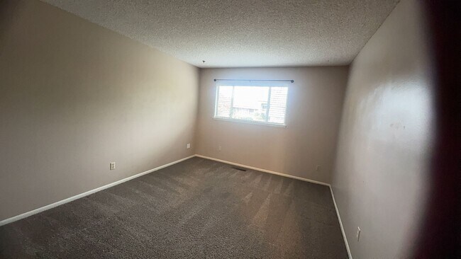 Building Photo - Beautiful Home with Golf course Views