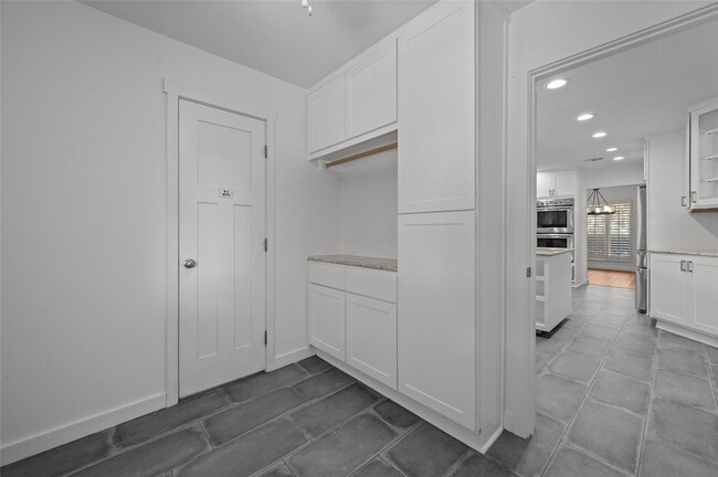 Building Photo - 4702 Bayou Vista Dr