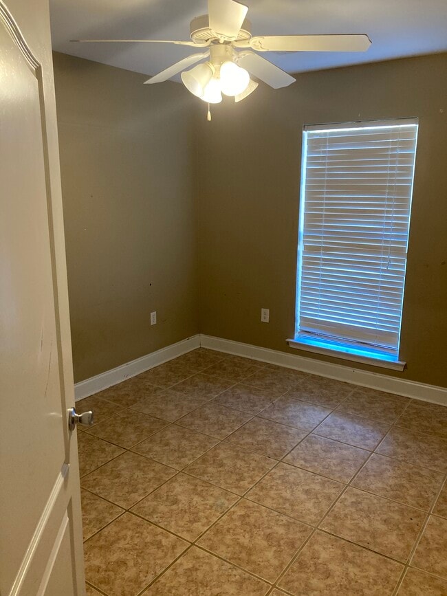 Building Photo - 16266 Charleton Dr