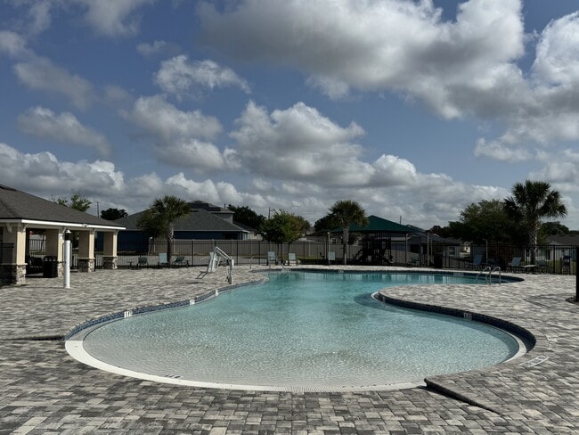 Building Photo - 512 Mckenna Dr