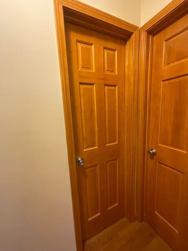 Building Photo - Short term - Clean and tidy 3 bedroom/1 bath near Cherokee Park