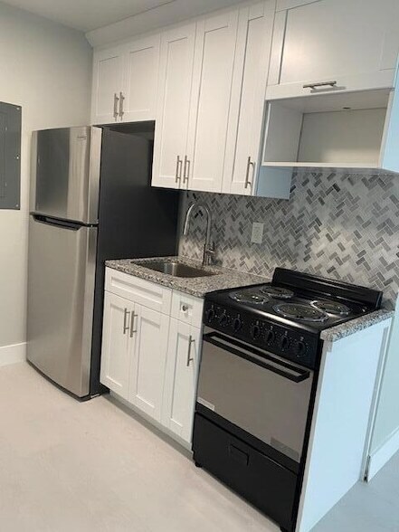 Building Photo - 3260 Hi St