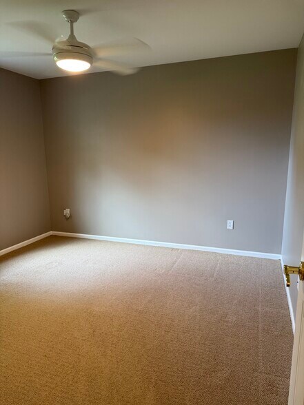 Building Photo - 1607 Briarwood Ln