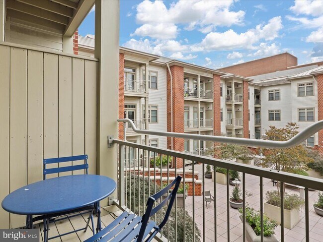 Building Photo - 309 Holland Ln