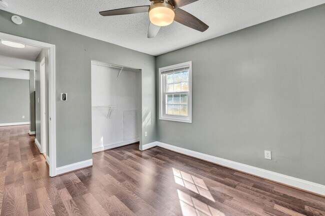 Building Photo - 2237 Farrington Ave