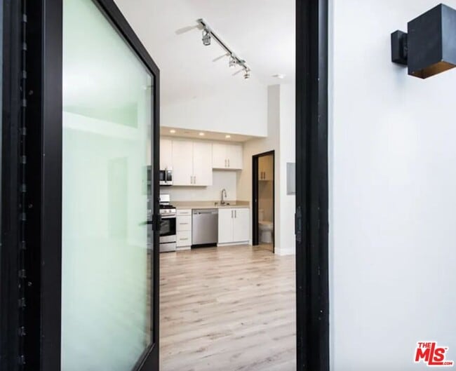 Building Photo - 483 Washington Blvd