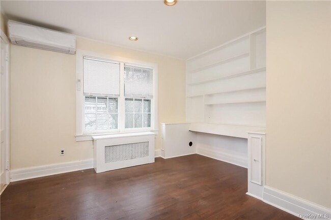 Building Photo - 50 Greenacres Ave