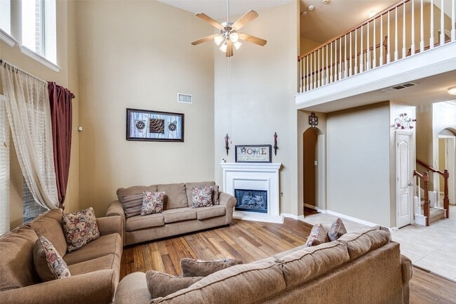 Building Photo - 917 Ozark Dr