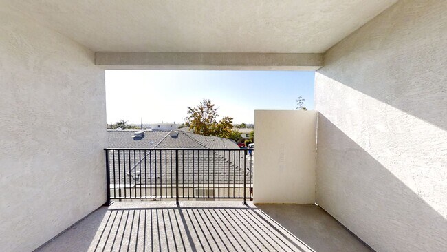 Building Photo - 4BD/2BA, Quick Walk to Campus!