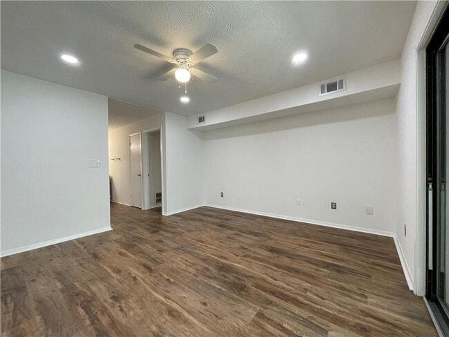 Building Photo - 1006 Dunbar Dr
