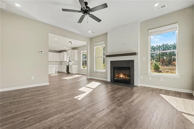 Building Photo - 377 Waterbluff Dr SW