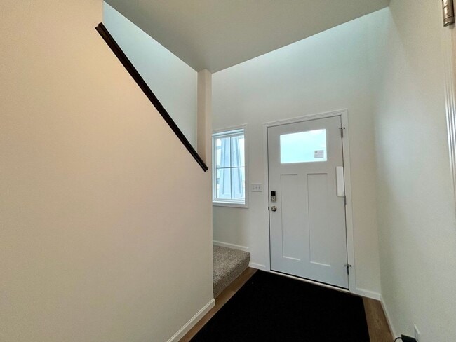 Building Photo - Spacious & Stylish 3-Bed Home with Modern Finishes and Attached 2-Stall Garage