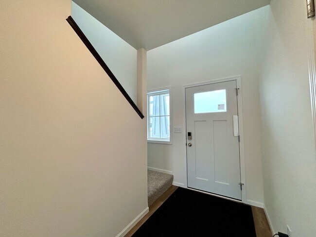 Building Photo - Spacious & Stylish 3-Bed Home with Modern Finishes and Attached 2-Stall Garage