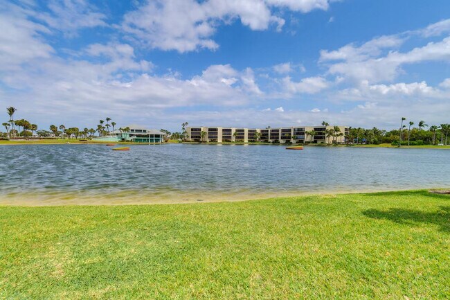 Building Photo - 5799 NE Island Cove Way