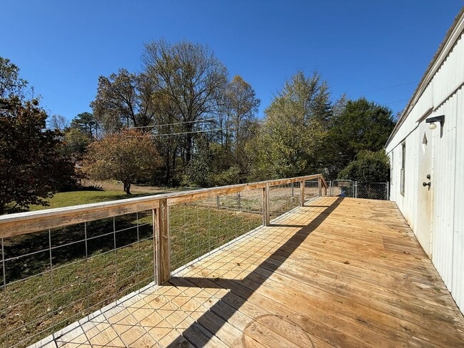 Building Photo - 7268-A Old Tuckaleechee Road Townsend, TN 37882