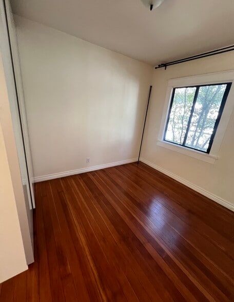 bedroom - 5152 Stratford Rd